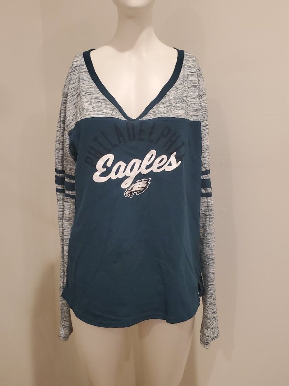 NFL Team Apparel Philadelphia Eagles Womens Medium Graphic Long Sleeve Shirt